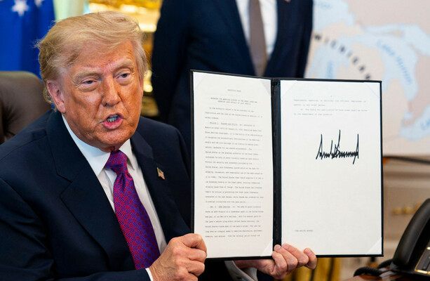 Trump Signs Order Renaming Lake Ontario to ‘Lake America’ Amid Trade War
