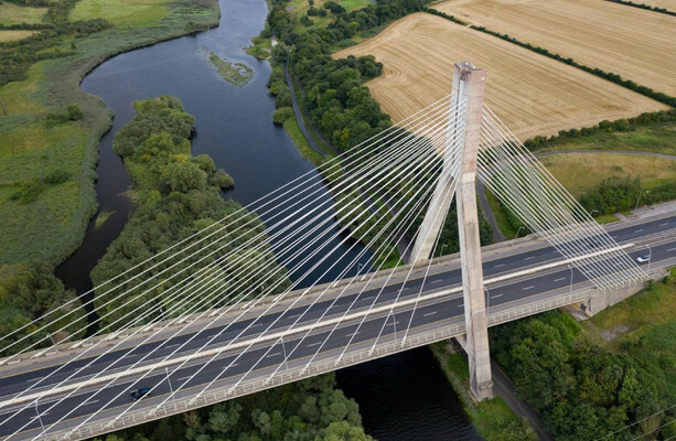 Major delays after lorry and tractor crash overnight Boyne Valley Bridge crash