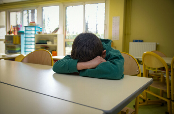 Young people skip school more when parents are harsh or routines are missing