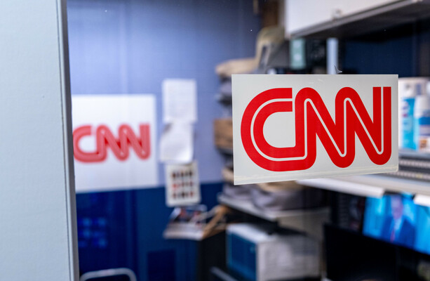 Trump bans CNN and other major newsrooms from the White House