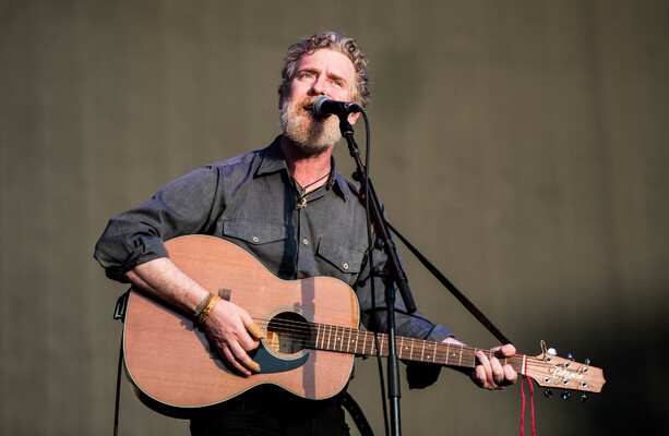 Scammers use dead singer Glen Hansard in fake investment scams