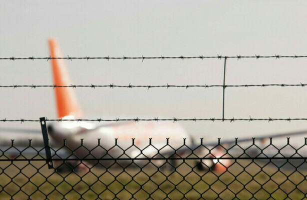 24 Romanian men with previous convictions deported on charter flight
