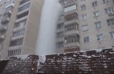 VIDEO: What happens when you throw boiling water out the window at -40°C?