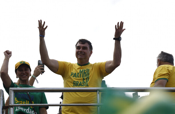 Flávio Bolsonaro Flees to US After Election Defeat, Claims to Be Brazil's Rightful Leader