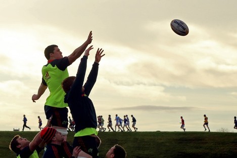 General view of the Munster forwards practicing a line out at UL.