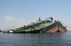 Egyptian upheaval takes toll as oil heads to $100