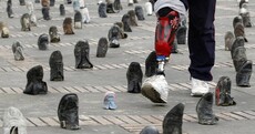 Colombian farmers learn how to remove landmines