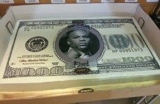 Arrogant Floyd Mayweather is arrogant, has an arrogant birthday cake