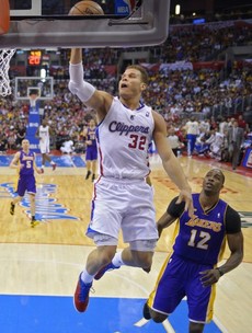 The EXACT moment when Blake Griffin thought: 'Layup? Nah, I'm dunking this!'