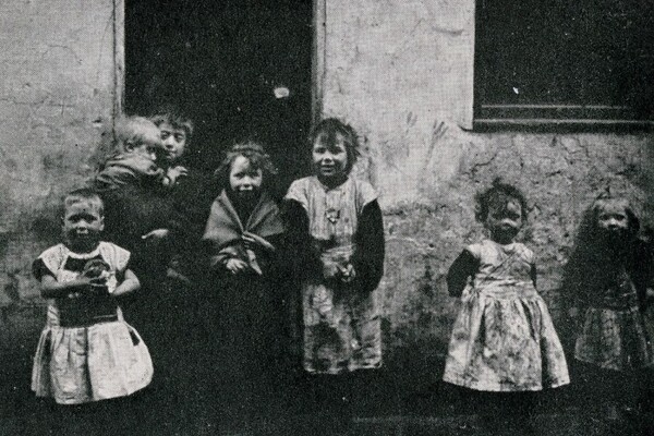 Extract The Strikers And Scabs Of The Dublin 1913 Lockout Photos