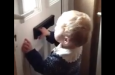VIDEO: This is why children shouldn't play with the letterbox