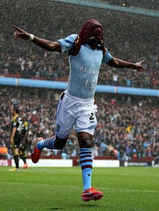 Benteke pays tribute to Stiliyan Petrov before being sent off