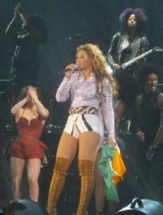 The Dredge: Beyoncé leads Dublin crowd in a round of "olé, olé"