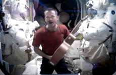 Video: Commander Hadfield sings Bowie as he bids farewell to space