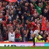Rio Ferdinand extends Manchester United deal