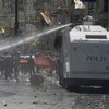 Anti-government protests rage for second day in Istanbul