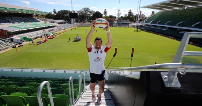 Tight hamstring but good spirits as Rob Kearney embarks on road to recovery