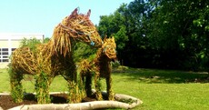 The Evening Fix... now with added live sculptures