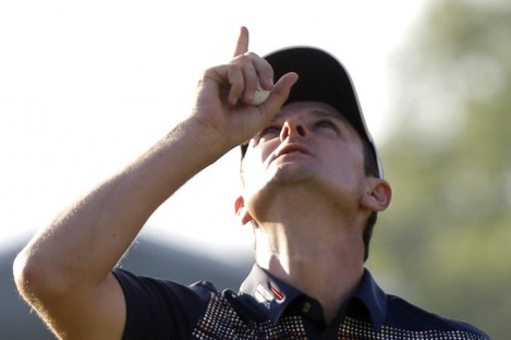 Justin Rose points to the heavens in memory of his father.