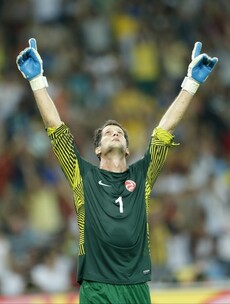 Tahiti lose 10-0 to Spain -- but keeper still celebrates Torres' missed penalty