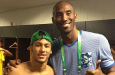 Lucky Laker Kobe Bryant got to meet golazo merchant Neymar last night