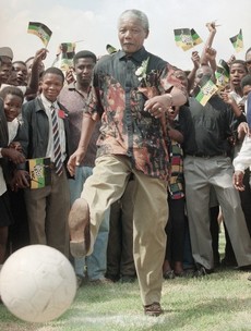 8 pictures and videos that prove Nelson Mandela was a sporting icon