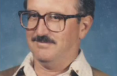 Teacher wears same outfit for 40 years of school photos