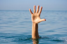 What happens to your body when you drink alcohol and swim
