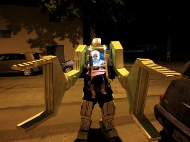 This has to be the greatest father/baby Halloween costume ever. - Imgur