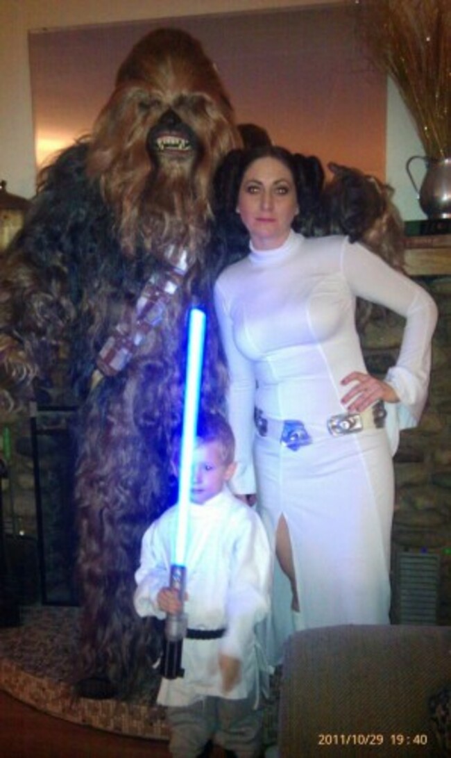 my family halloween photo. Are we doing this right? :) - Imgur