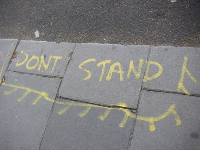 le trottoir s'est cassé