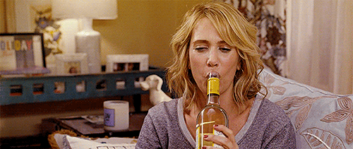 Kristen-Wiig-Bridesmaids-drinking