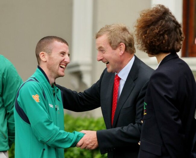 paddy-barnes-is-greeted-by-an-taoiseach-enda-kenny-1582012-2-621x500