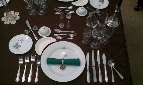 800px-Formal_Place_Setting
