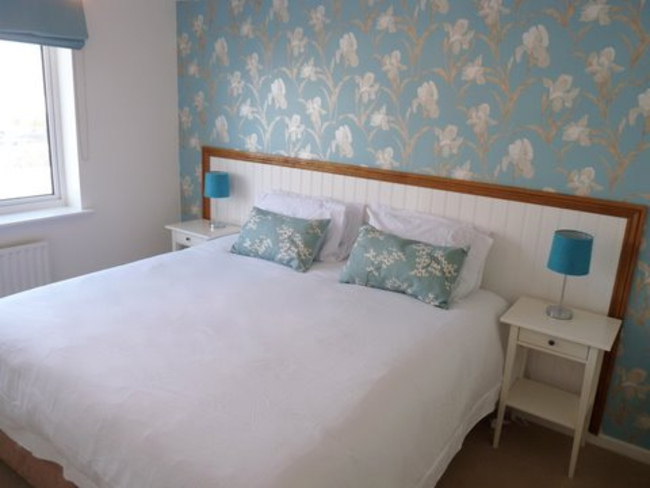 Sea Fizz holiday apartment bedroom 1