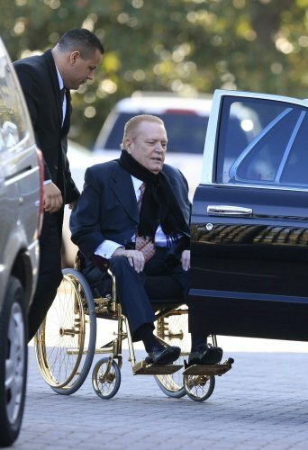 Man who shot porn mogul Larry Flynt given last-minute stay of execution