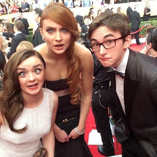 Game of Thrones @maiswills @sophie_789 and #isaachempsteadwright getting silly. #winteriscoming #gameofthrones #sagawardsselfie