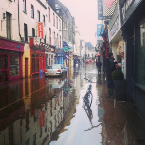 Man swims up flooded Oliver Plunkett St in Cork · The Daily Edge