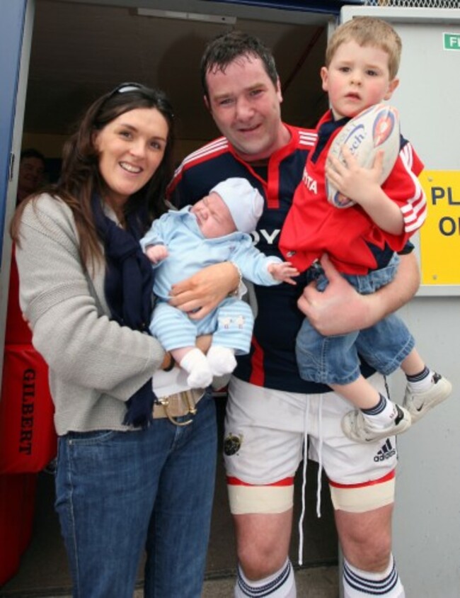 Anthony Foley with his wife and children before the game 10/5/2008
