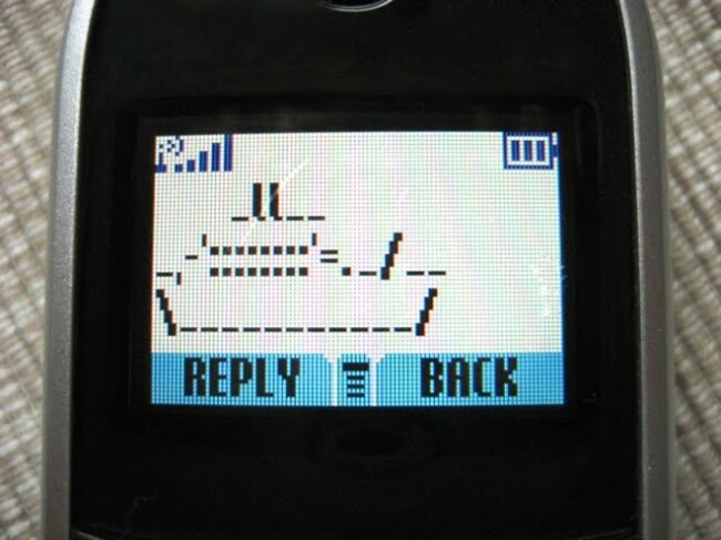 Ship-Happy_2011-Ascii_Art-Calligram_Designer_blog