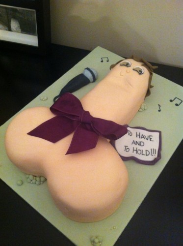 Giant-Penis-Hen-Party-Willy-Cake