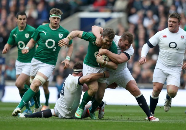 Gordon D'Arcy tackled by Dylan Hartley