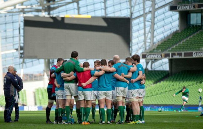 The Irish players huddle during today's Captain's Run