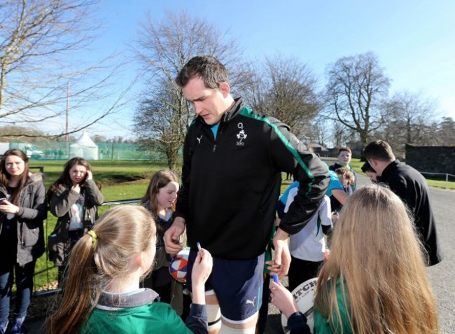 Devin Toner signs autographs for young supporters 11/3/2014