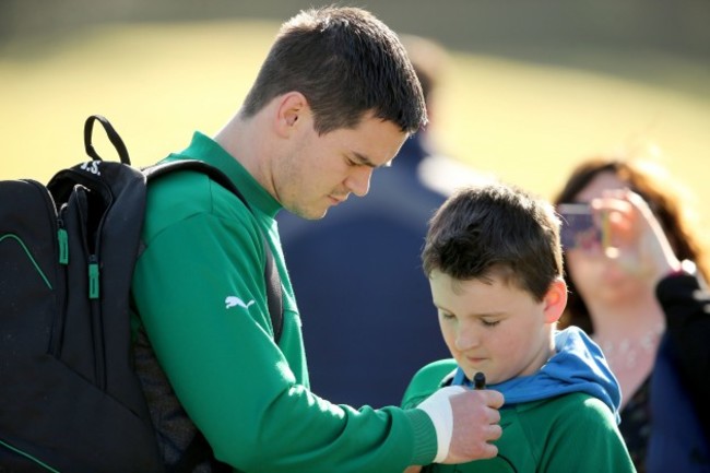 Jonathan Sexton signs a autograph for a young supporter 11/3/2014