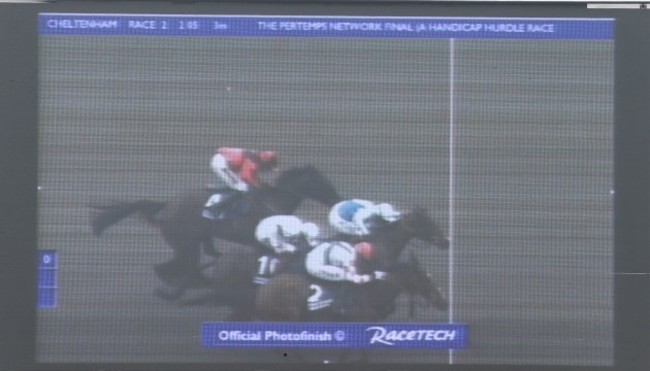 General view of the photo finish as Fingal Bay ridden by Richard Johnson beats Southfield Theatre ridden by Daryl Jacob to win