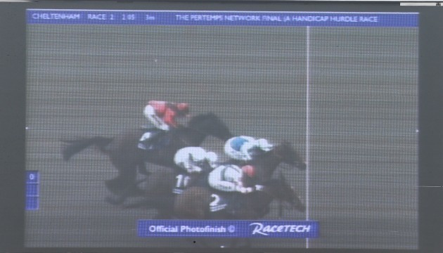 General view of the photo finish as Fingal Bay ridden by Richard Johnson beats Southfield Theatre ridden by Daryl Jacob to win