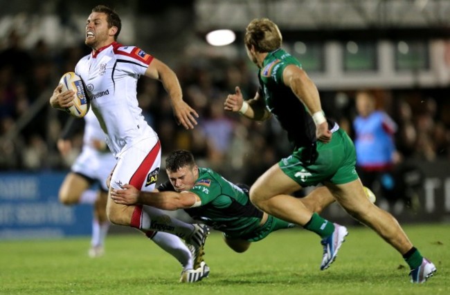 Darren Cave tackled by Robbie Henshaw