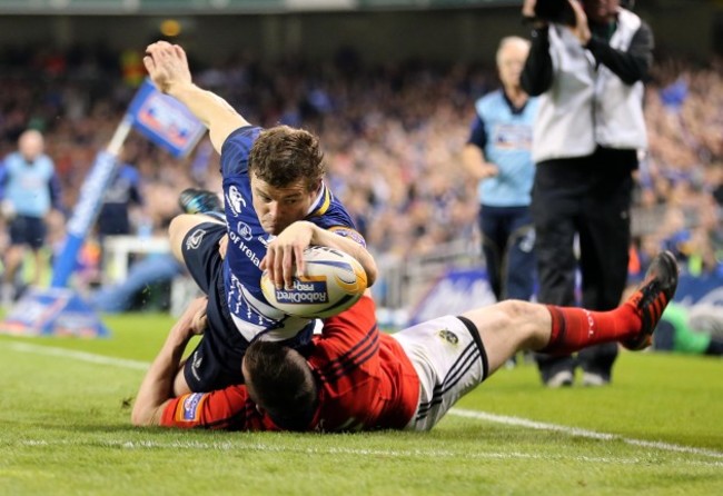 Brian O'Driscoll scores a try