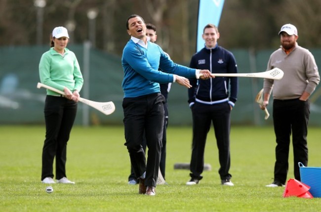 Doug Howlett tries his hand at hurling 25/3/2014